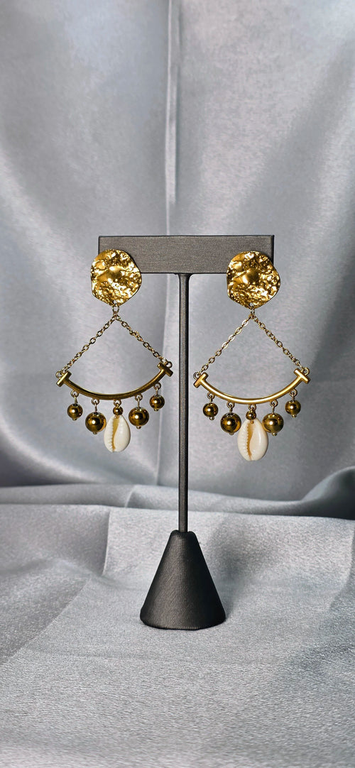 AKÙ | Sway Cowrie Earrings