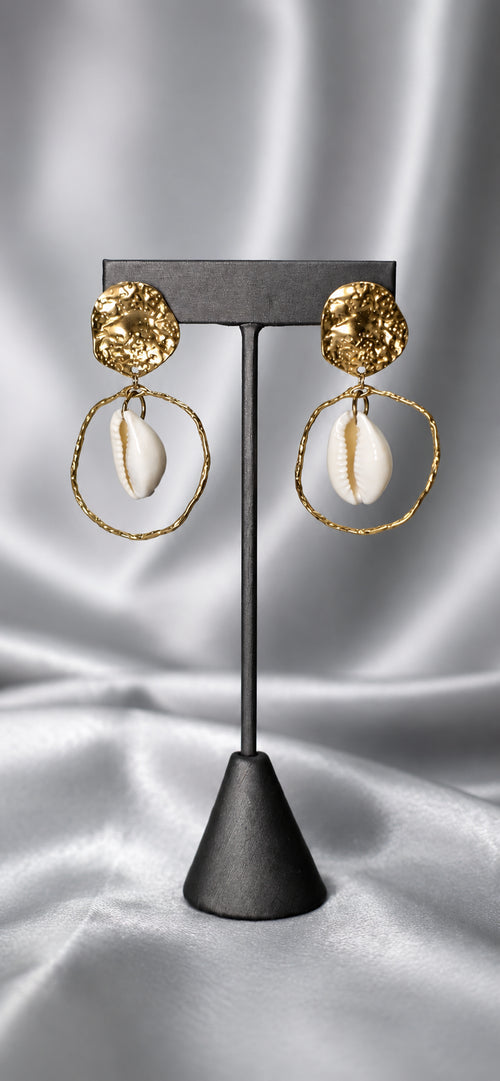 AKÙ | Halo Cowrie Earrings