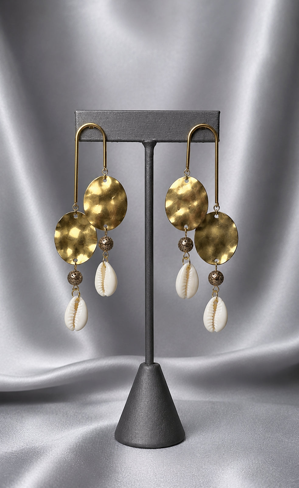 AKÙ | Dancing Cowrie Earrings