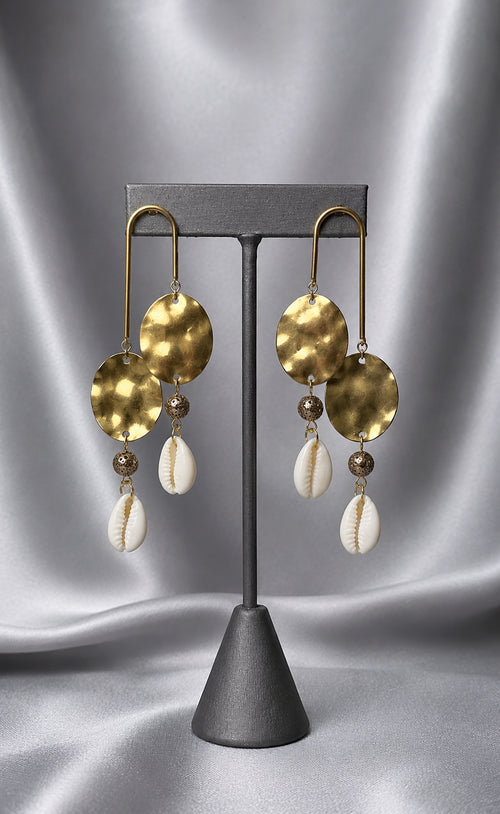 AKÙ | Dancing Cowrie Earrings