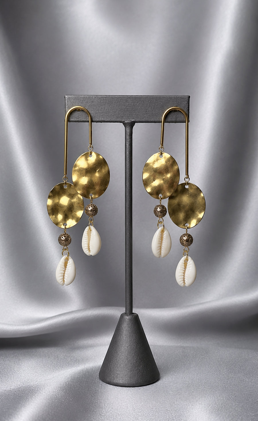 AKÙ | Dancing Cowrie Earrings